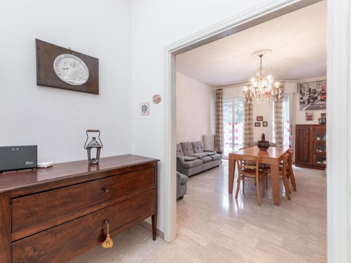 Flaminia Bright & Roomy Apartment Πέζαρο Εξωτερικό φωτογραφία