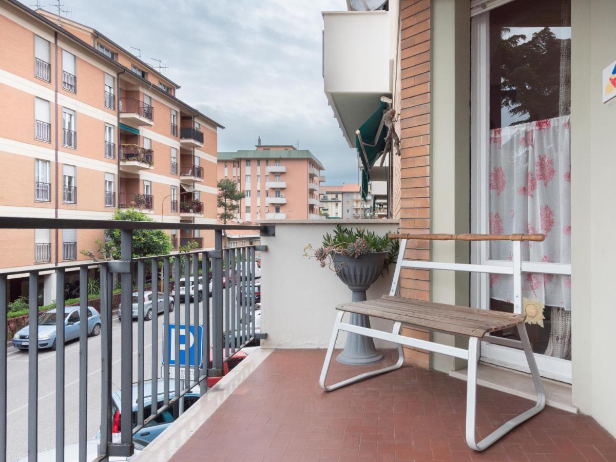 Flaminia Bright & Roomy Apartment Πέζαρο Εξωτερικό φωτογραφία
