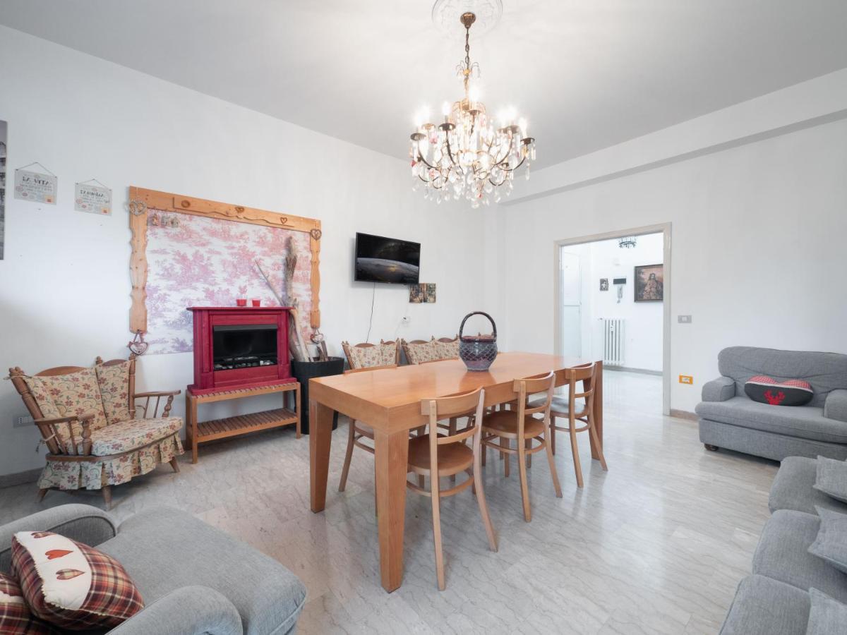 Flaminia Bright & Roomy Apartment Πέζαρο Εξωτερικό φωτογραφία