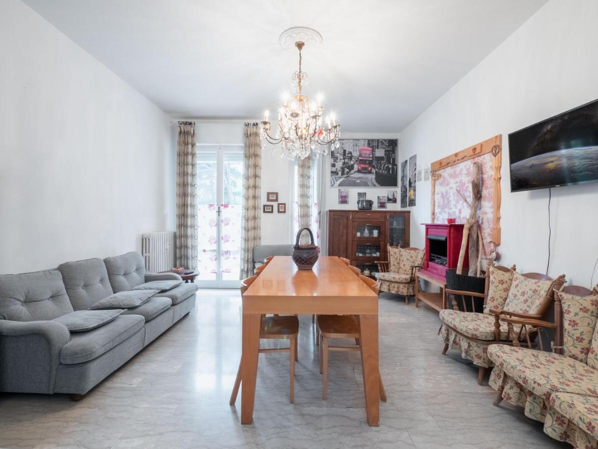Flaminia Bright & Roomy Apartment Πέζαρο Εξωτερικό φωτογραφία